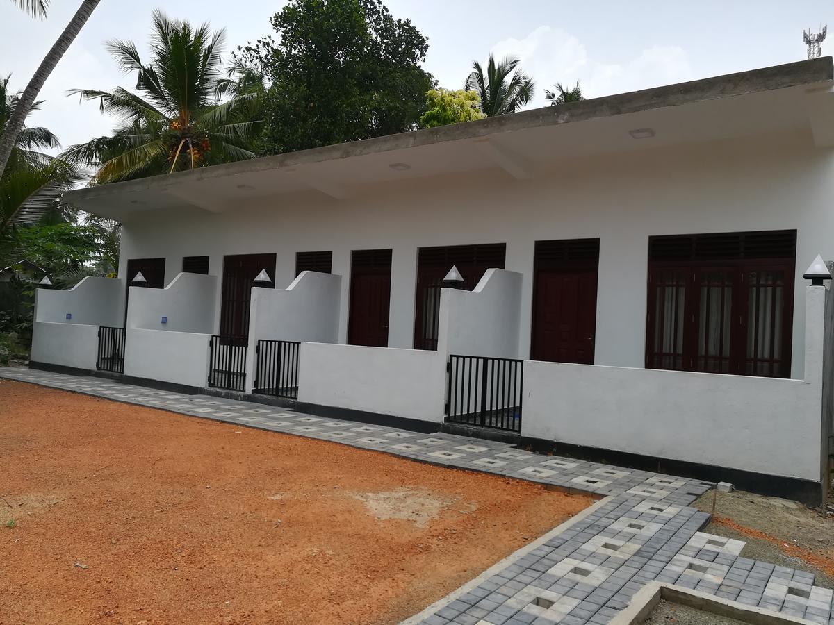 Sea Breeze Hotel Bentota Exterior photo