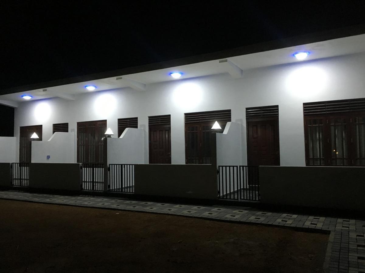 Sea Breeze Hotel Bentota Exterior photo